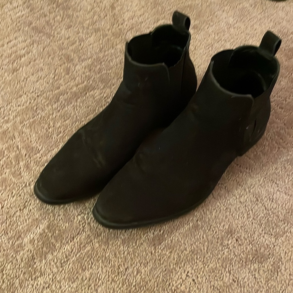 Men’s black Chelsea boots